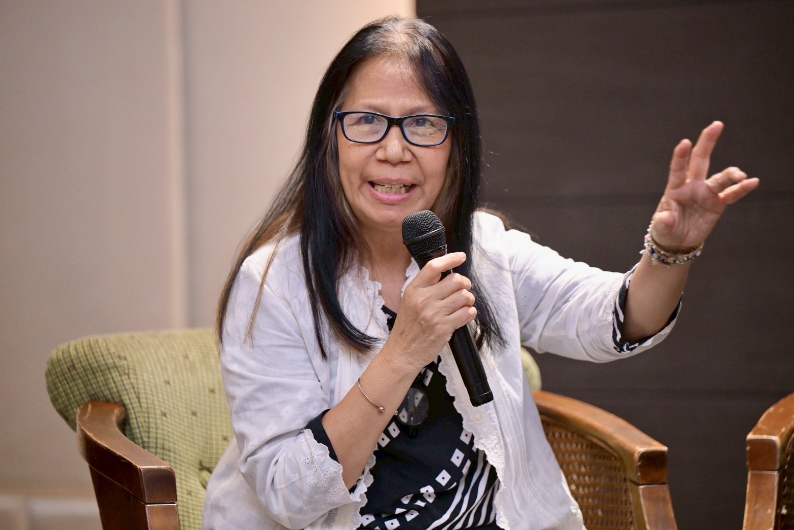 นางสาวธนวดี ท่าจีน ผู้อำนวยการมูลนิธิเพื่อนหญิง